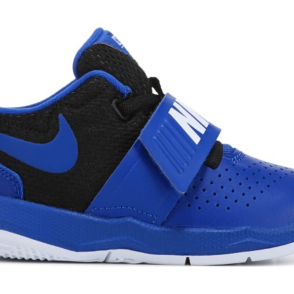 nike team hustle d8 size 7